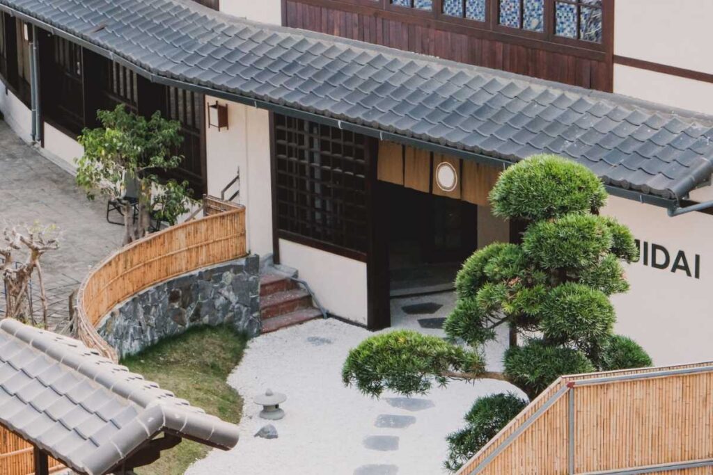 Sân vườn phong cách Nhật Bản tại Jidai Coffee Cầu Giấy