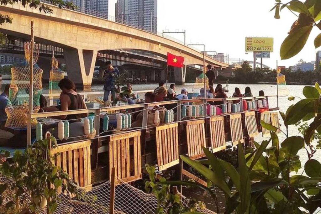 Chill Deck Thảo Điền quán cafe view sông Sài Gòn ngắm hoàng hôn