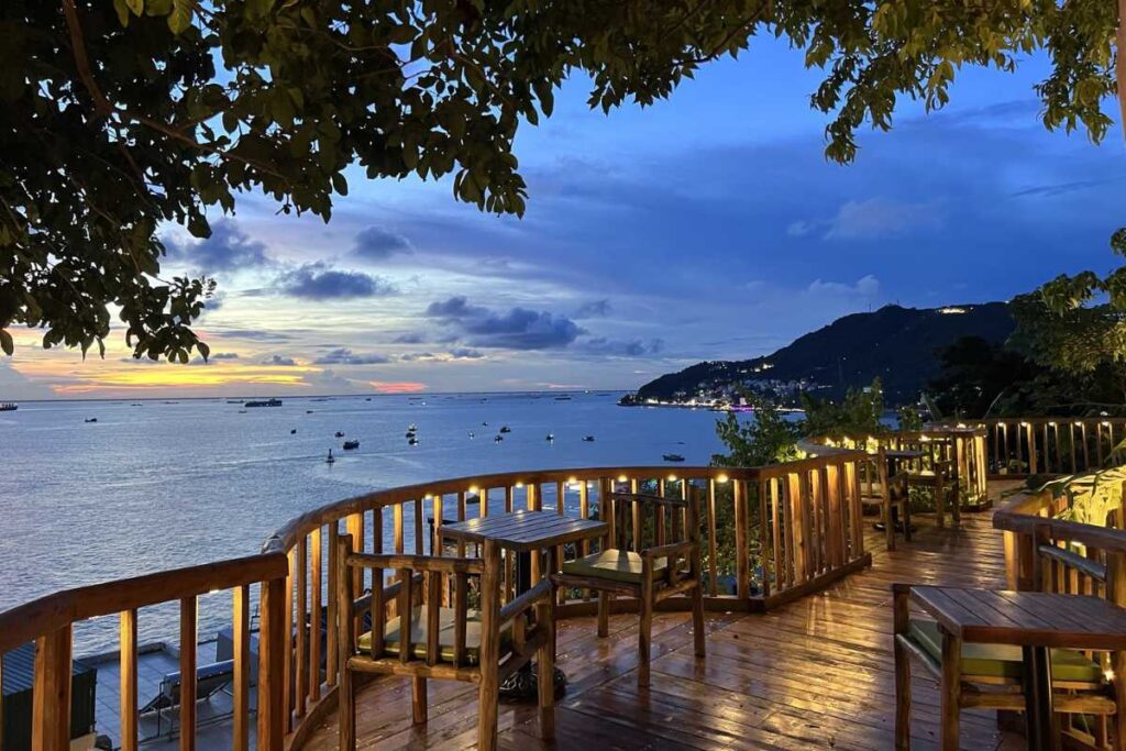 Toàn cảnh biển Vũng Tàu nhìn từ Lightroom Coffee Studio