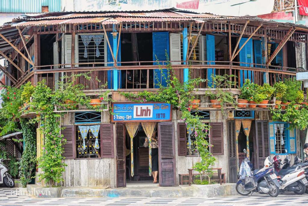 Tiệm Cà Phê Linh quán cafe phong cách bao cấp Sài Gòn xưa
