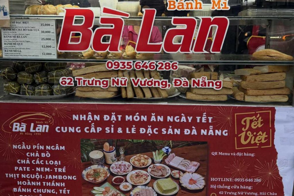 Bánh mì Bà Lan Đà Nẵng nổi tiếng với pate béo ngậy và chả đặc sản.