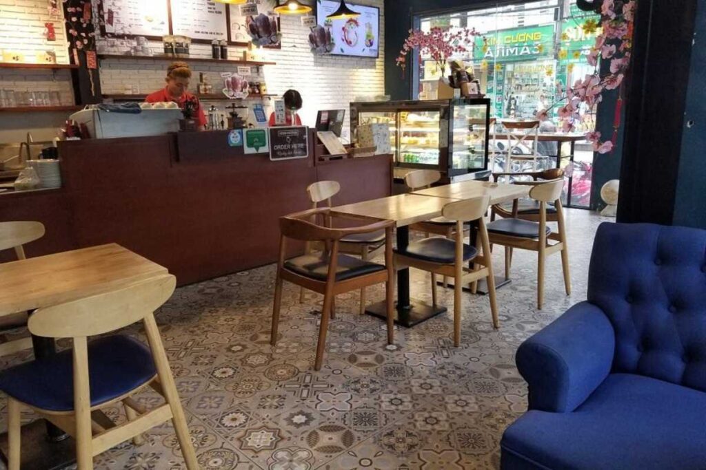 Nội thất hiện đại sang trọng và ấm cúng tại Iced Coffee Simply Original Nha Trang
