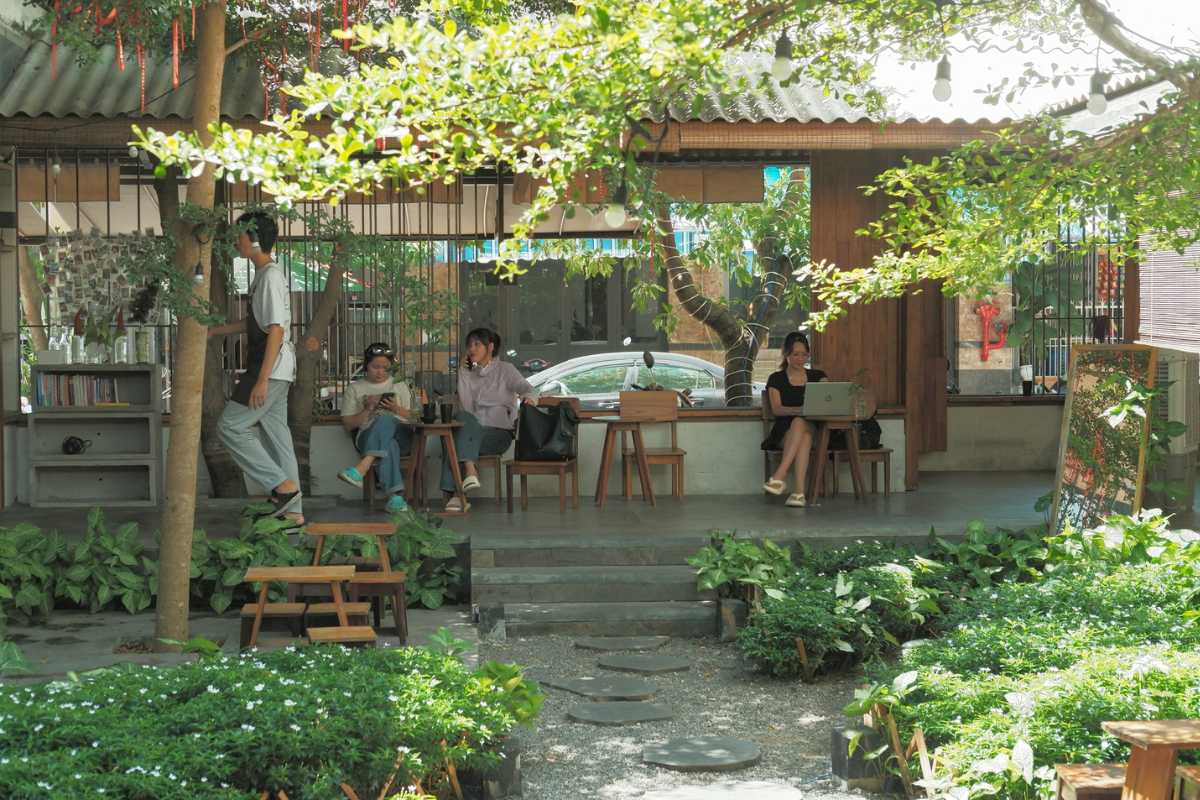 View hồ cá Koi và sân vườn đậm chất Nhật tại Kokorodn Đà Nẵng.